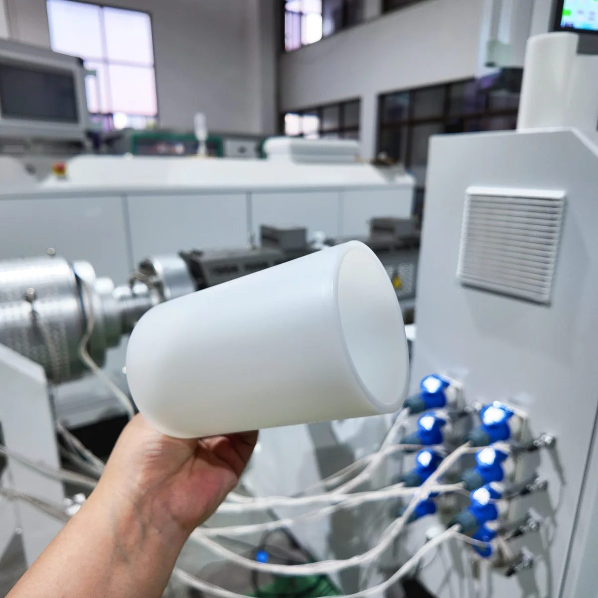 On-site commissioning and installation support for the extrusion line