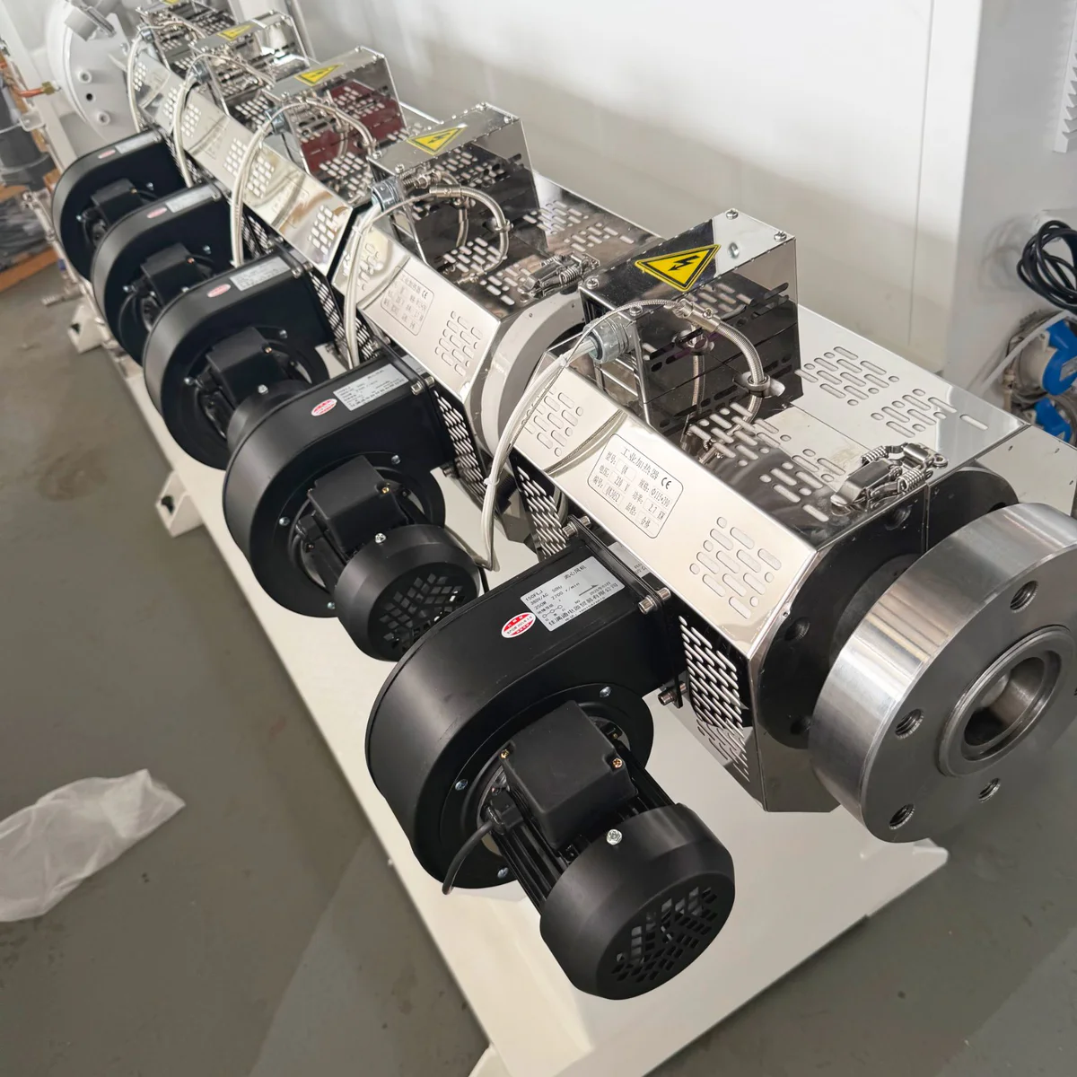 Extruder screw selection on a plastic machinery line