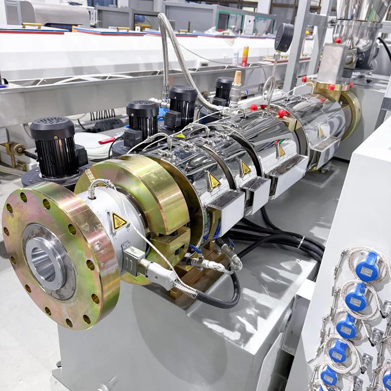 Single and twin screw options for a plastic extruder