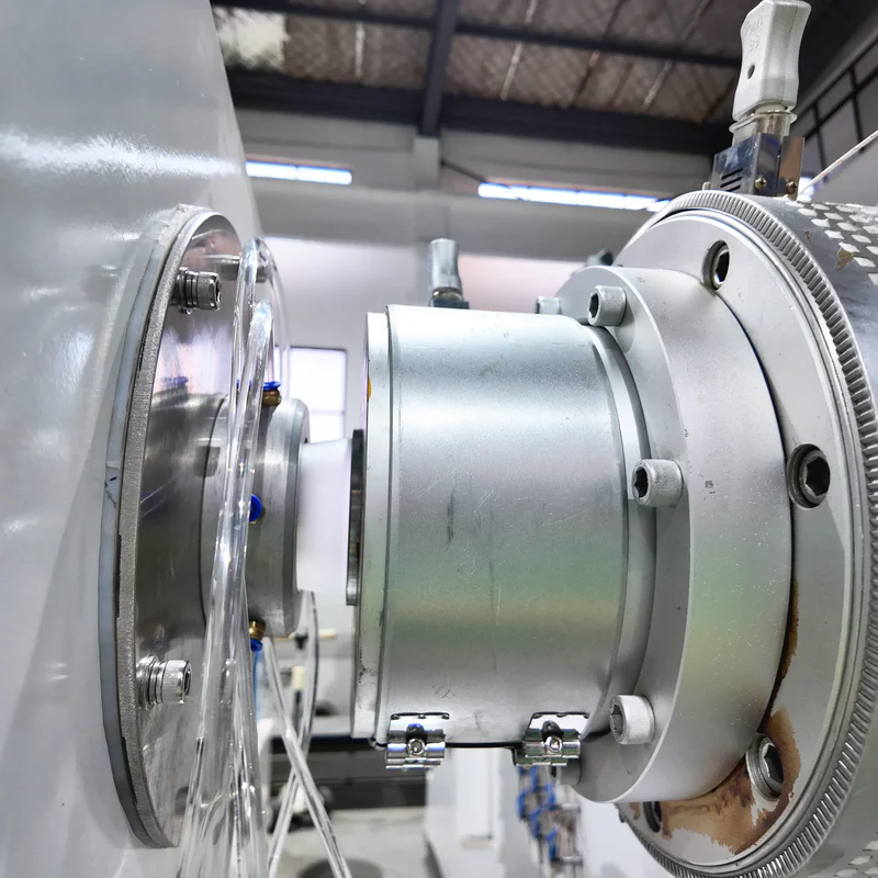 Plastic extrusion machine for pipe and profile production in showroom setting