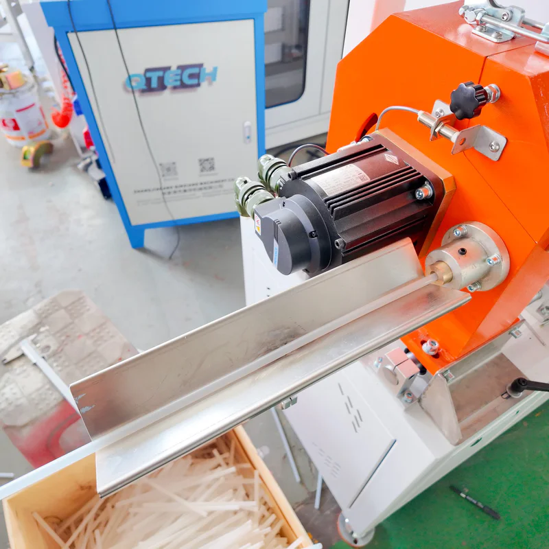 Plastic extrusion machine for plastic pipe and profile production in showroom setting