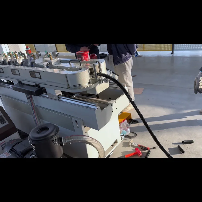 Plastic extrusion machine for flexible hose and corrugated pipe production