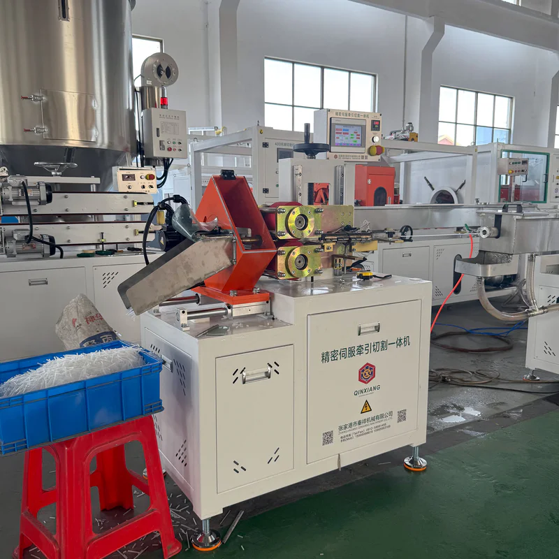 Plastic extrusion machine for manufacturing plastic pipes and profiles in a factory setting