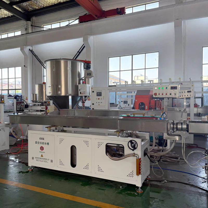 Plastic extrusion machine for pipe and profile production in factory setting