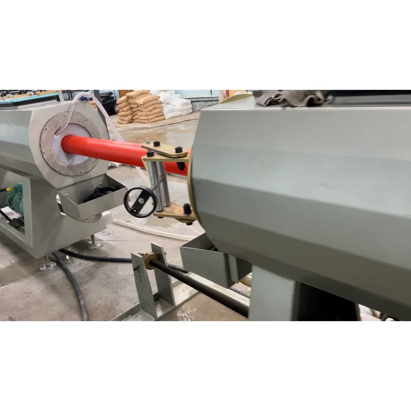 Plastic extrusion machine for manufacturing plastic pipes and profiles in a showroom setting