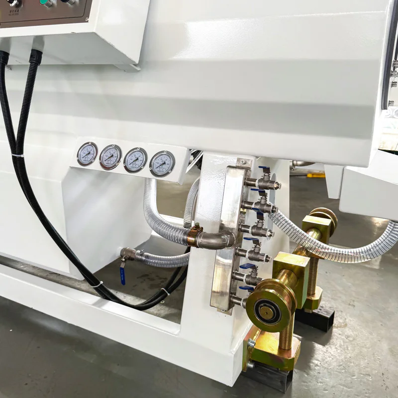 Plastic extrusion machine for manufacturing plastic pipes and profiles in a factory setting