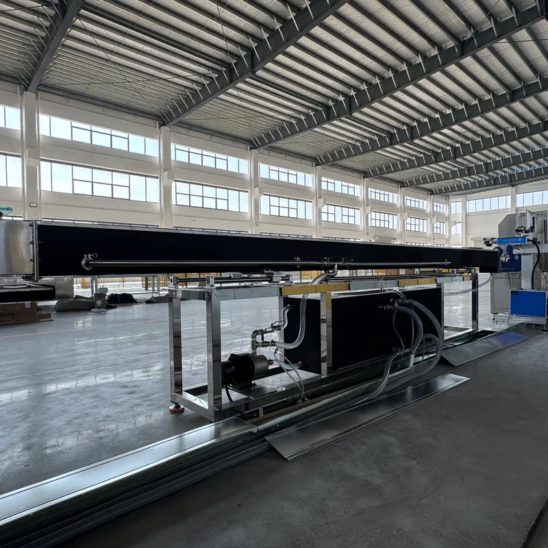 Plastic extrusion machine for manufacturing plastic pipes and profiles in a showroom setting