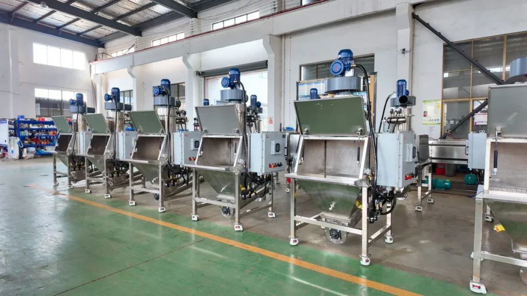 Plastic extrusion machine for manufacturing plastic pipes and profiles