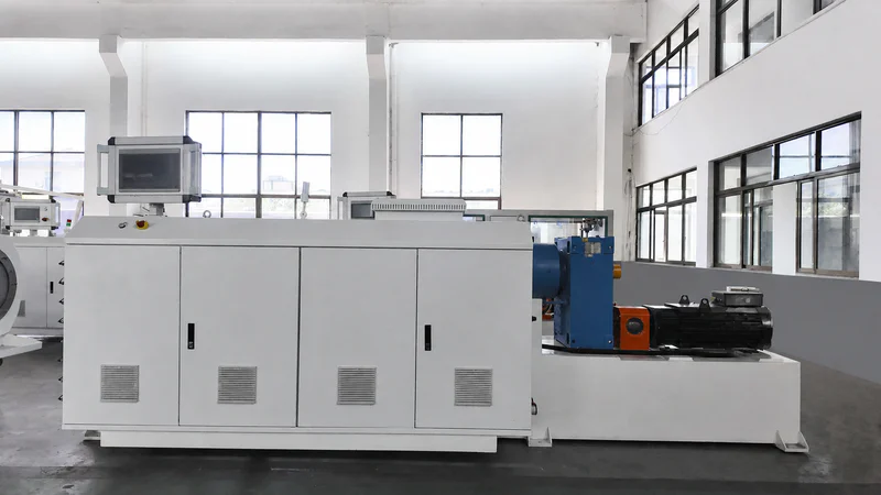 Plastic extrusion machine for plastic pipe and profile production in showroom