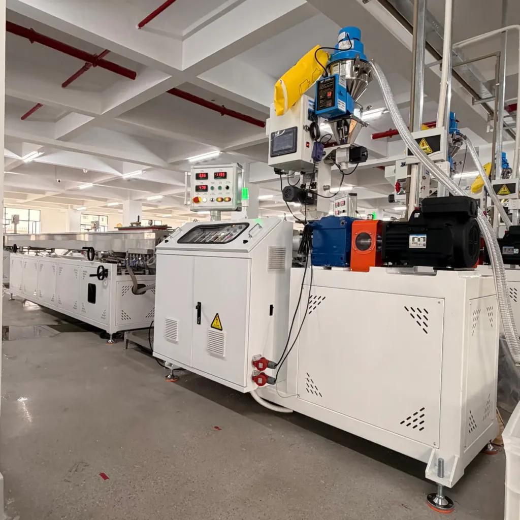 Plastic extrusion machine for manufacturing plastic pipe and profile in factory setting