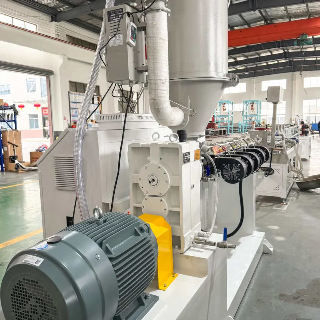 Plastic extrusion machine for plastic pipe and profile production in showroom