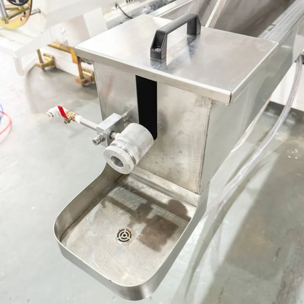 Plastic extrusion machine used for plastic pipe and profile manufacturing