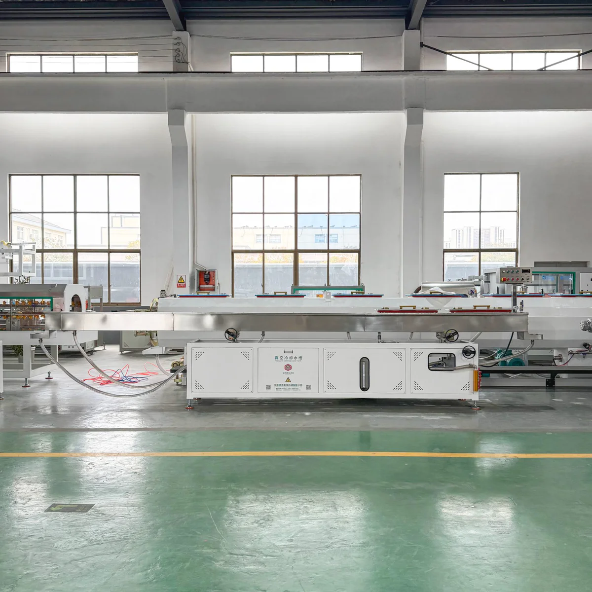 PE tube extrusion line vacuum cooling and shaping tank