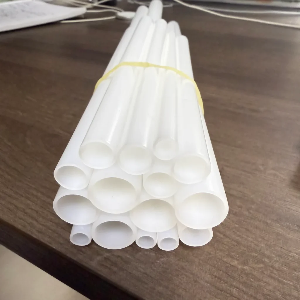 Plastic extrusion machine for producing pipes and profiles in a showroom scene