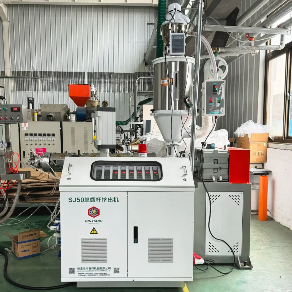 Plastic extrusion machine used for plastic pipe and profile manufacturing