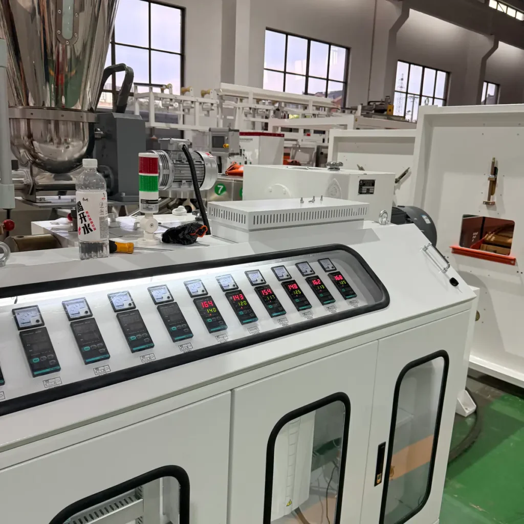 Plastic extrusion machine for PVC pipe and decorative profile production