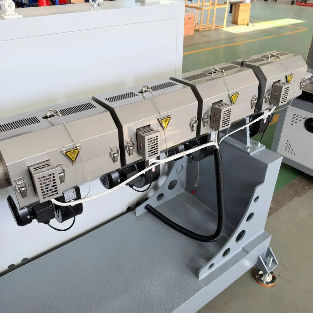 Plastic extrusion machine for manufacturing plastic pipes and profiles in a production setting