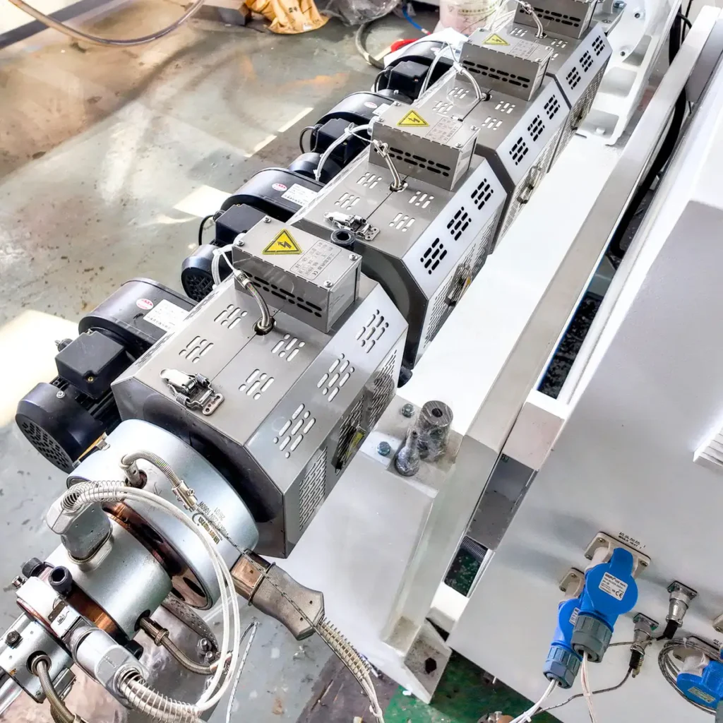 Plastic extrusion machine for pipe and profile manufacturing in factory setting