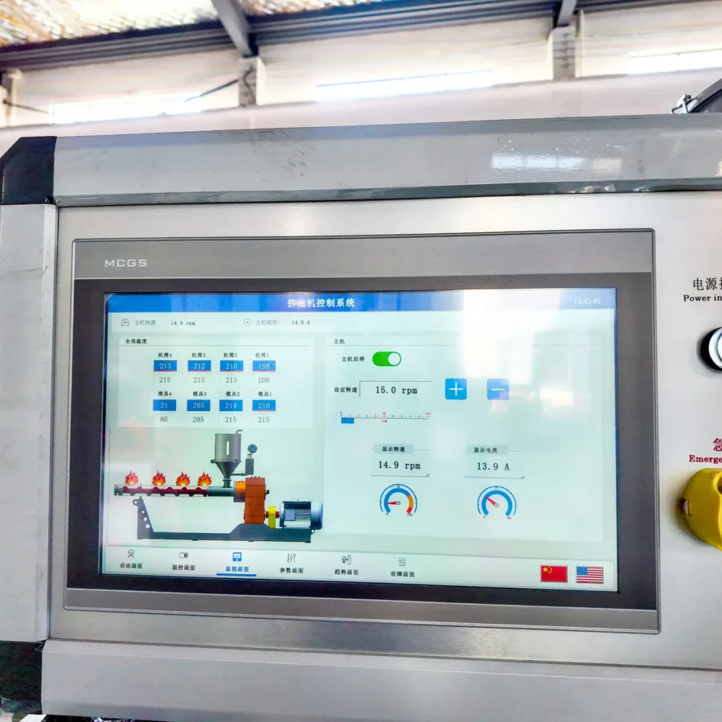 Plastic extrusion machine for manufacturing plastic pipes and profiles in a showroom setting